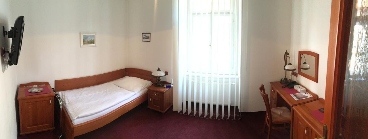 Hotel Pegas Brno Bagian luar foto