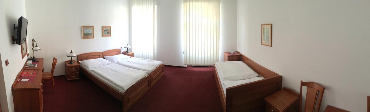 Hotel Pegas Brno Bagian luar foto