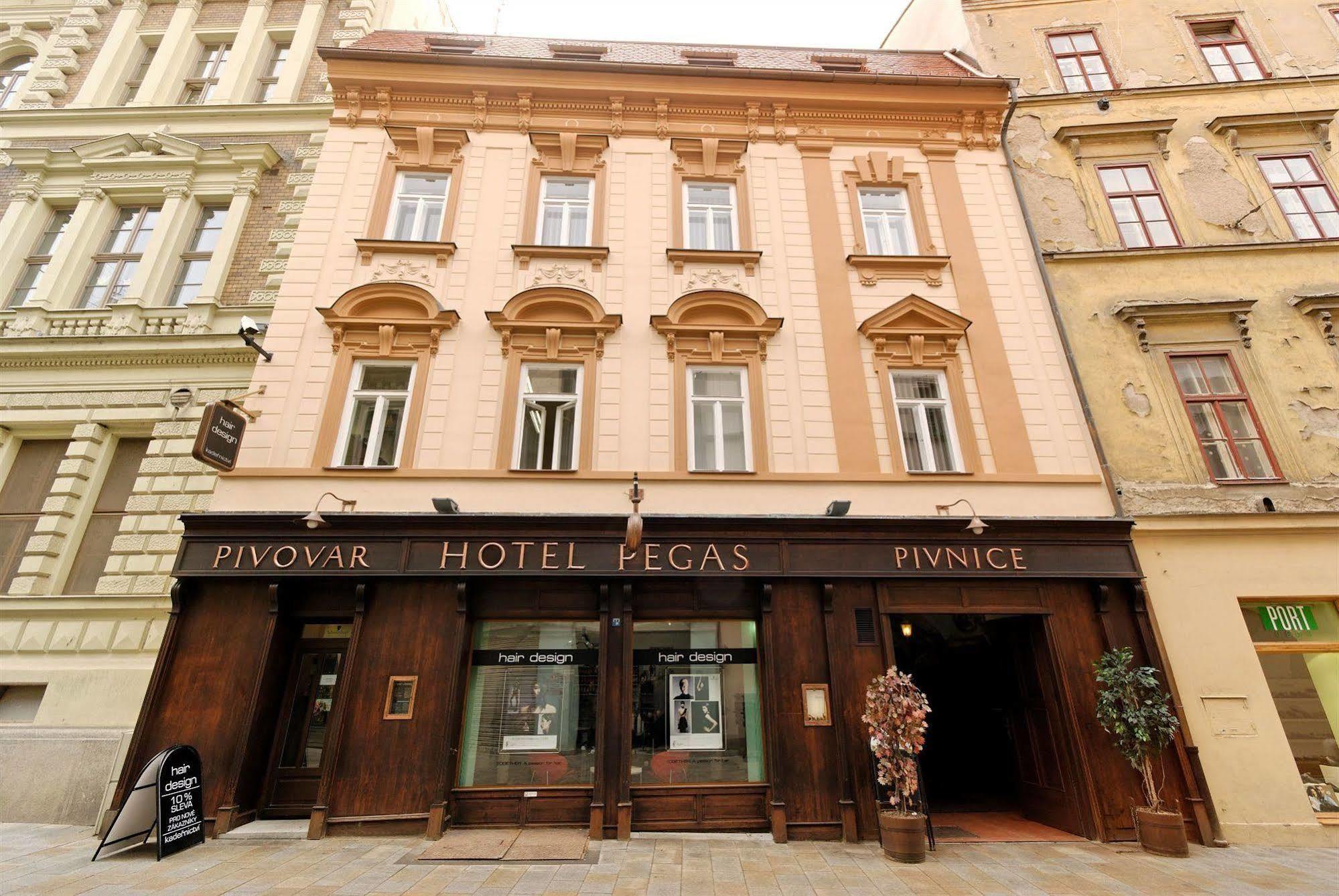 Hotel Pegas Brno Bagian luar foto