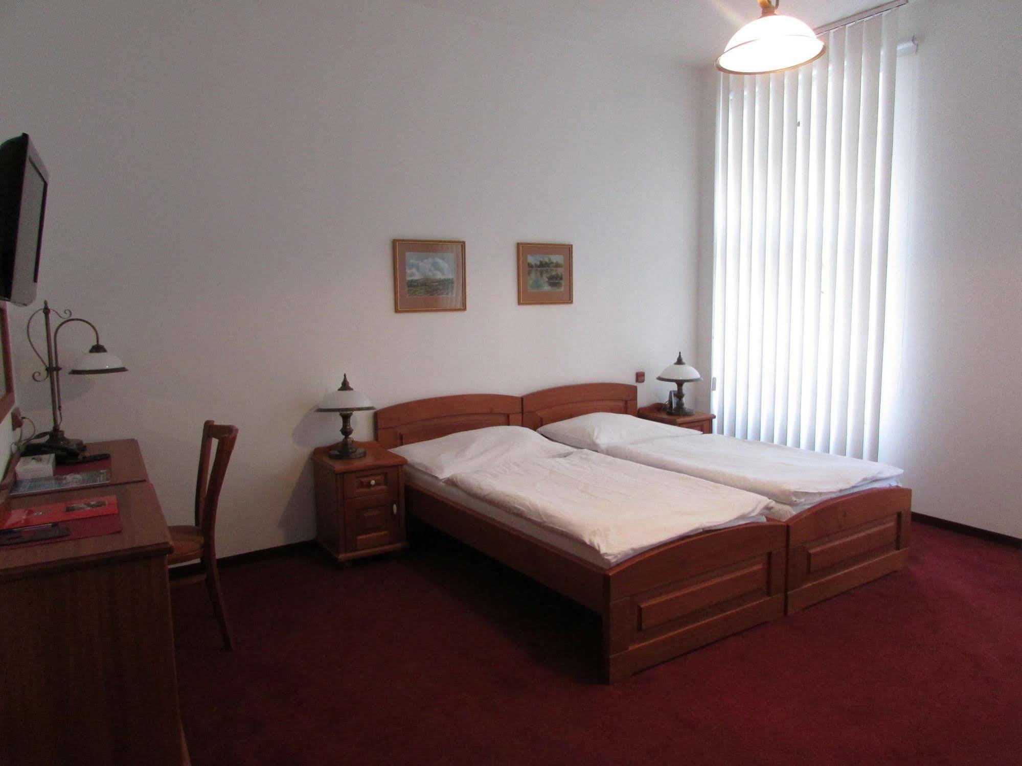 Hotel Pegas Brno Bagian luar foto