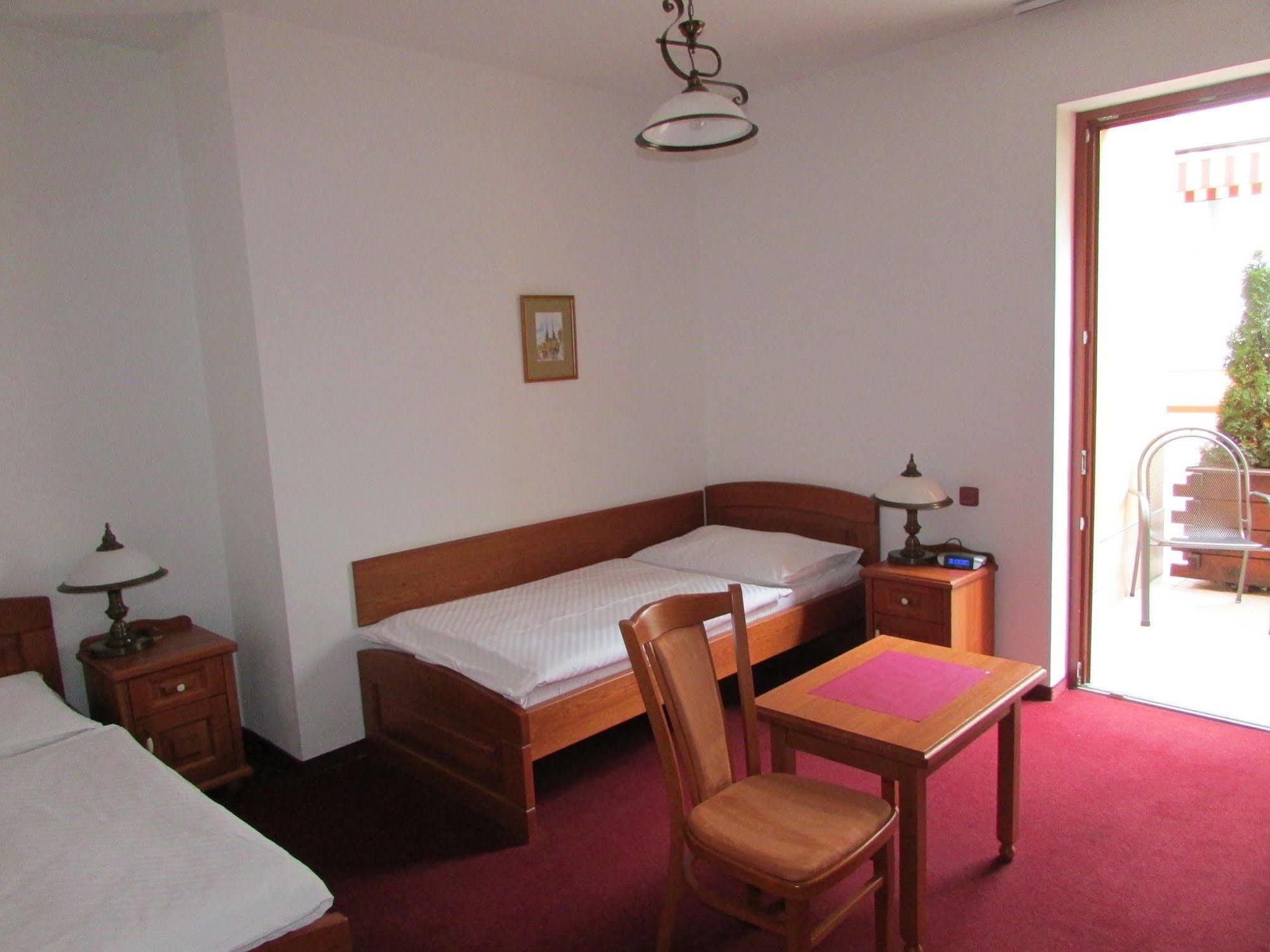 Hotel Pegas Brno Bagian luar foto