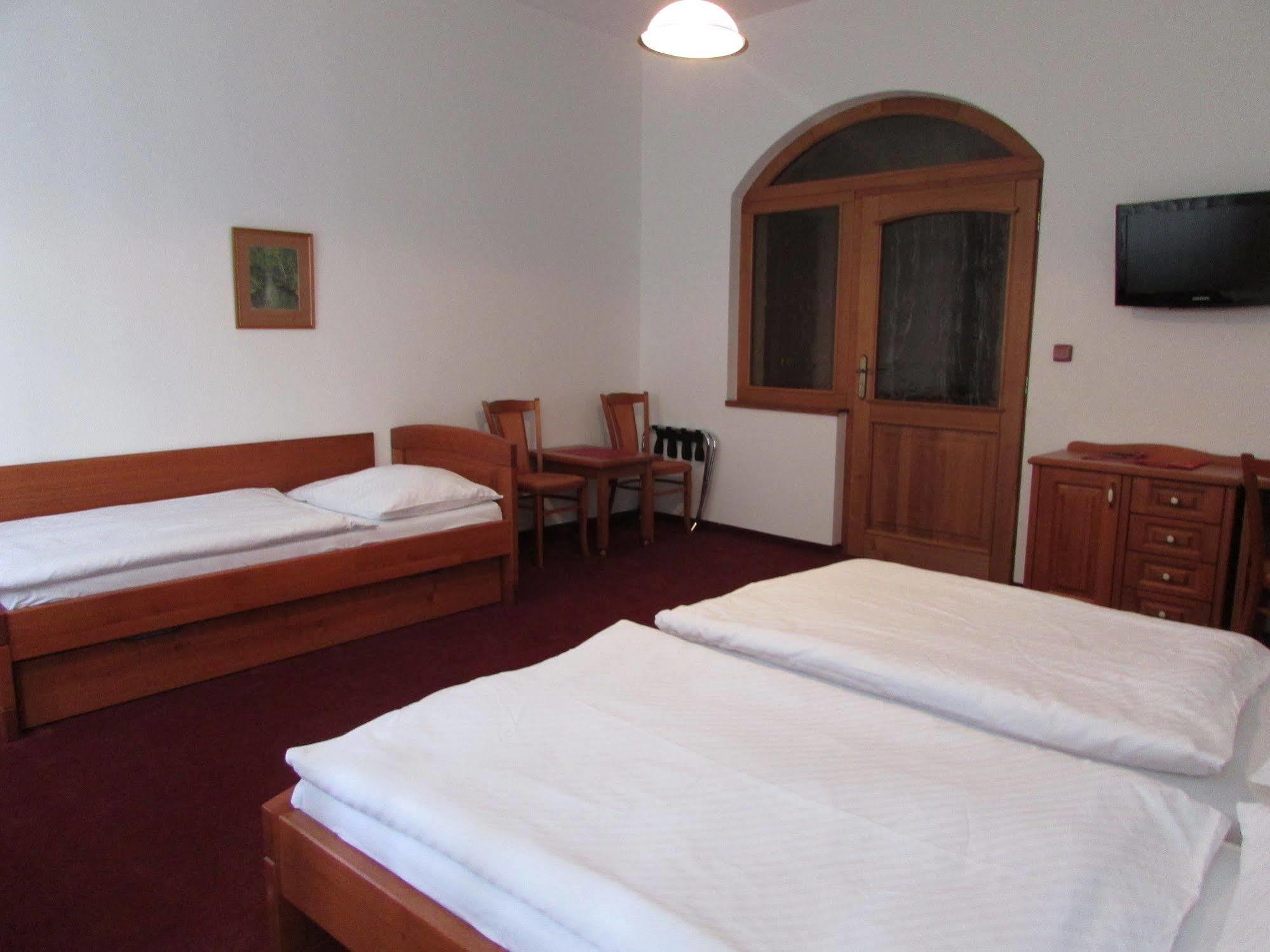 Hotel Pegas Brno Bagian luar foto