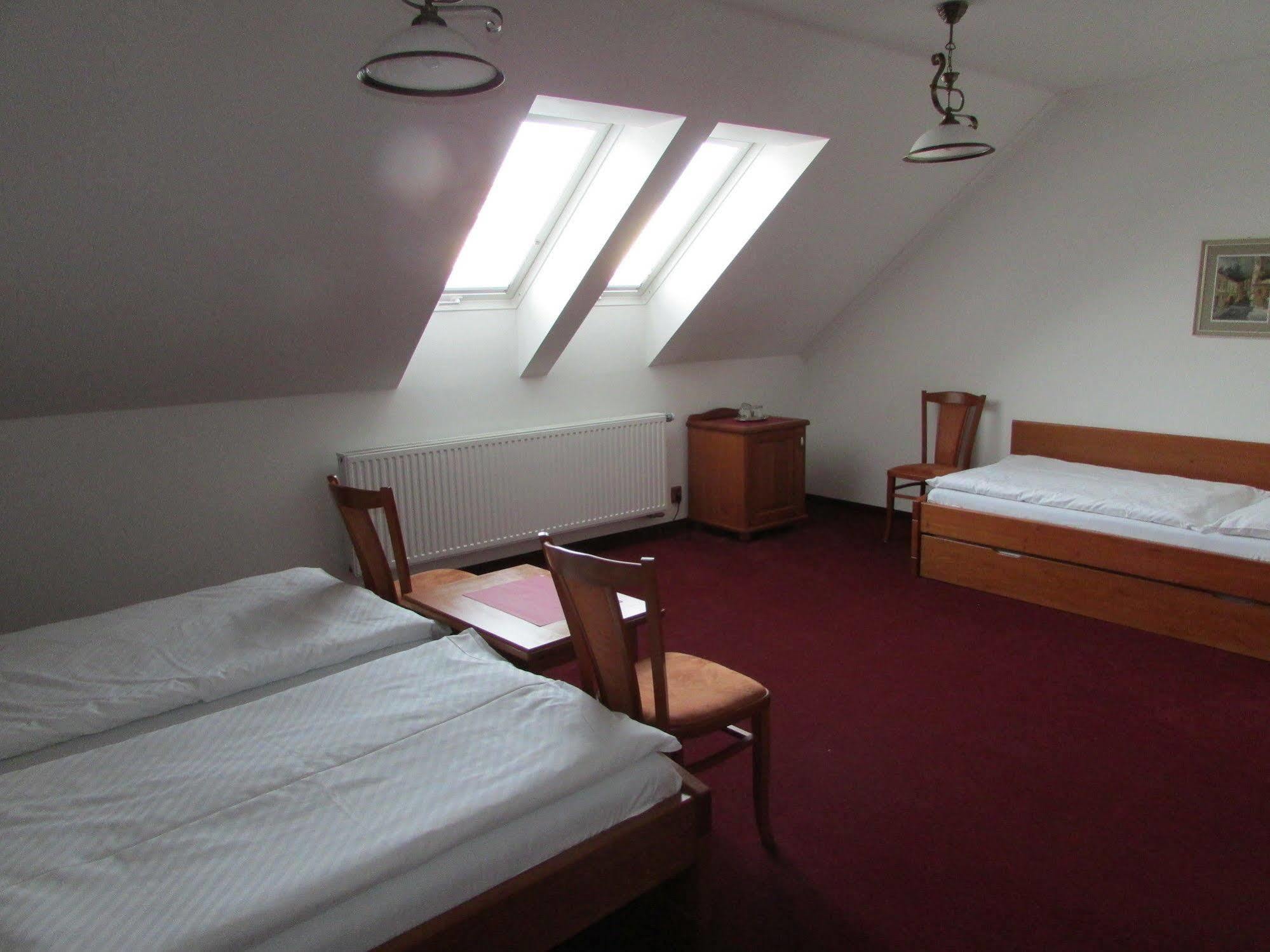 Hotel Pegas Brno Bagian luar foto