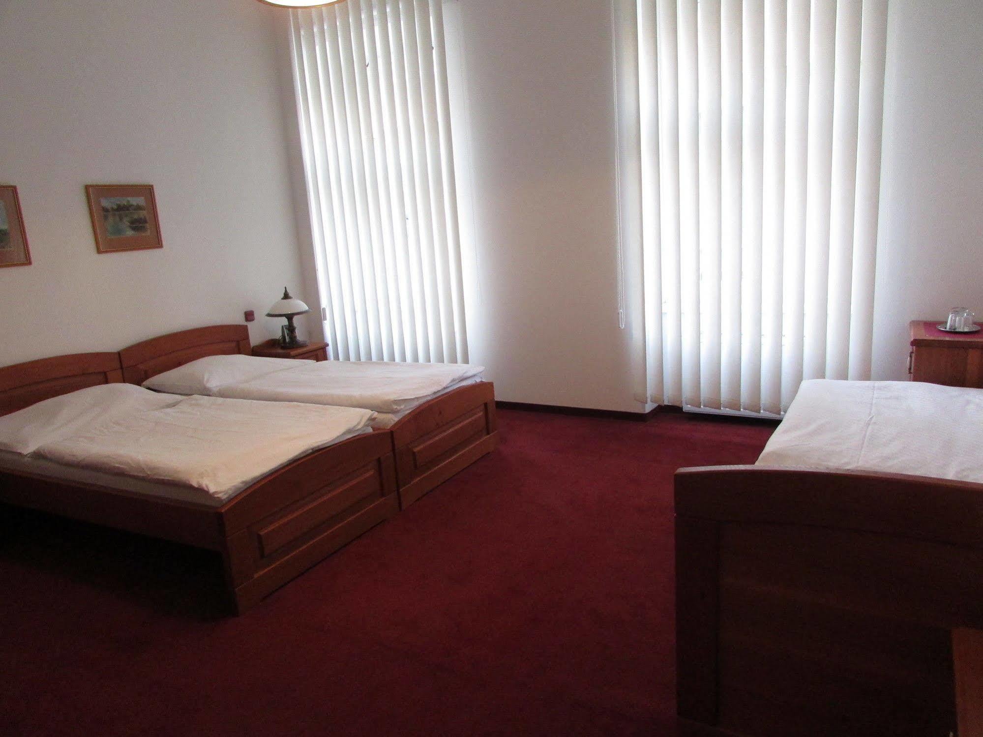 Hotel Pegas Brno Bagian luar foto
