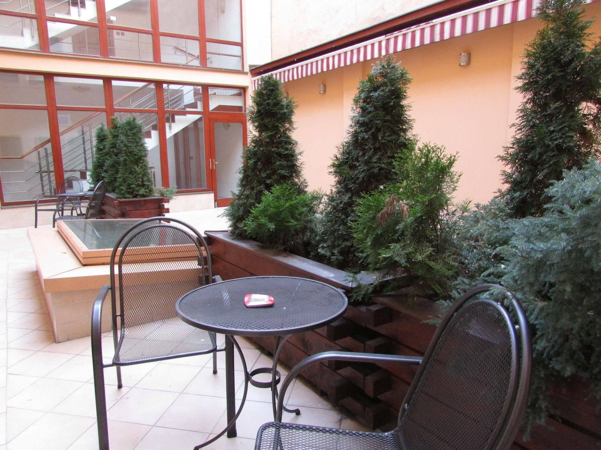 Hotel Pegas Brno Bagian luar foto