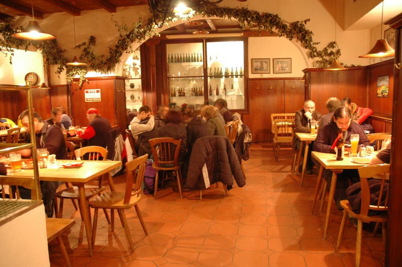 Hotel Pegas Brno Bagian luar foto
